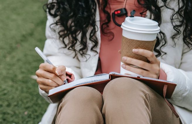 Students with notepad and coffee